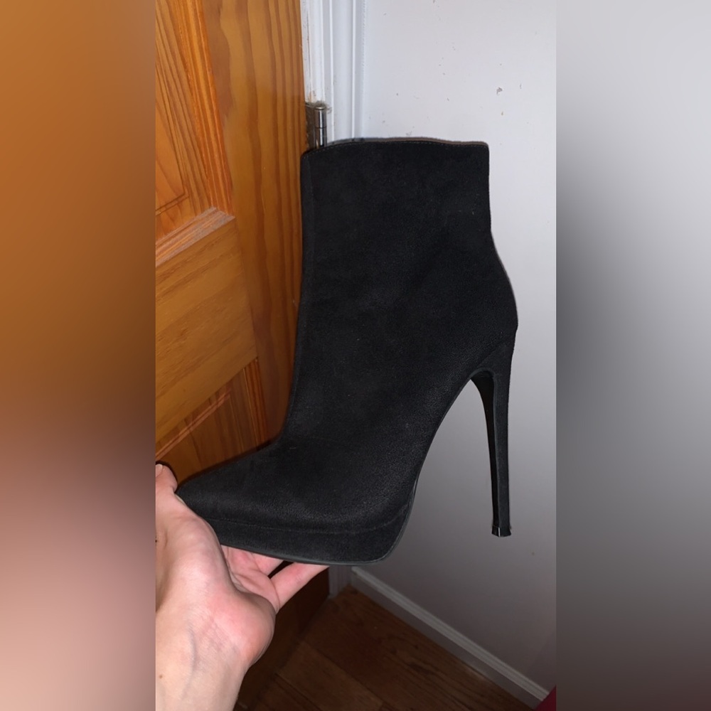 Forever 21 size 8 sock boots